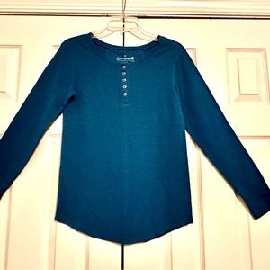Blue long-sleeved shirt
